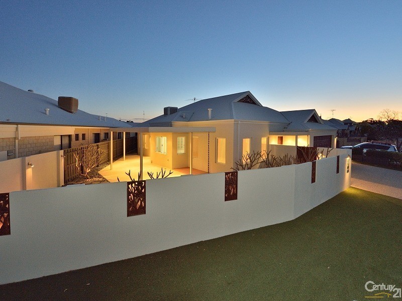 21 Sirrocco Drive, Mandurah Quays, Erskine WA 6210