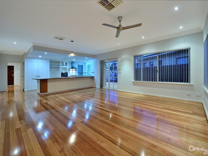 21 Sirrocco Drive, Mandurah Quays, Erskine WA 6210