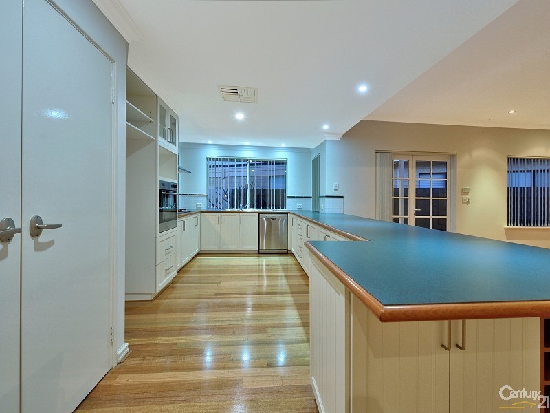 21 Sirrocco Drive, Mandurah Quays, Erskine WA 6210