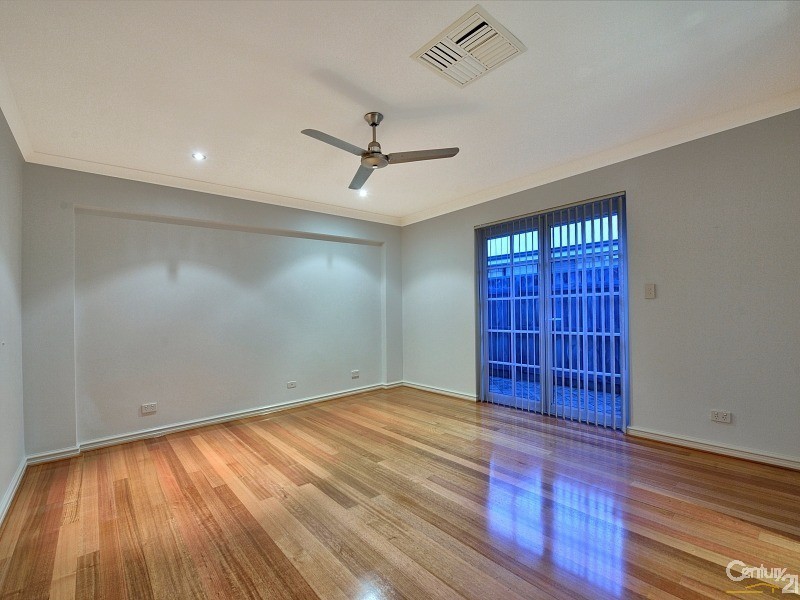 21 Sirrocco Drive, Mandurah Quays, Erskine WA 6210