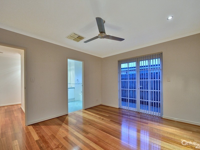 21 Sirrocco Drive, Mandurah Quays, Erskine WA 6210