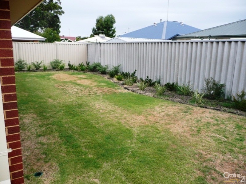 10 Pingle Drive, Greenfields WA 6210