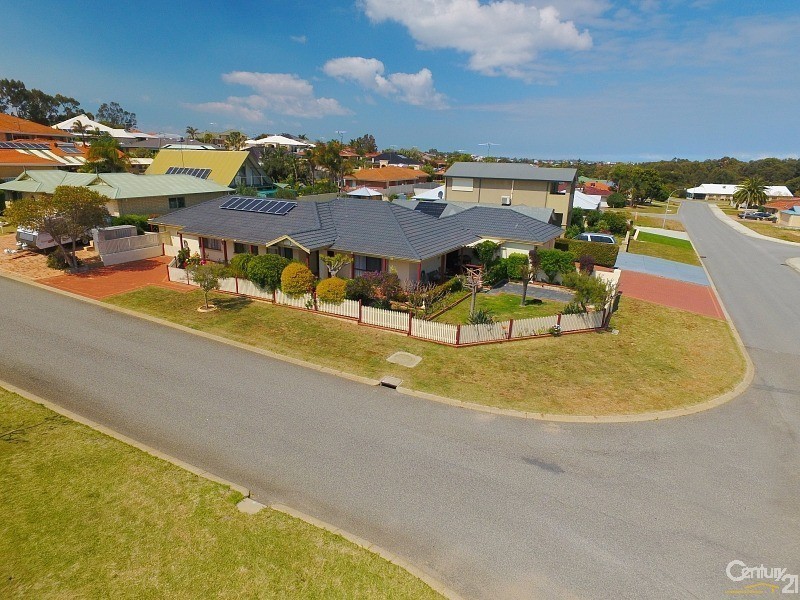 1 Albatross Close, Halls Head WA 6210