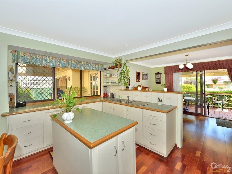 1 Albatross Close, Halls Head WA 6210