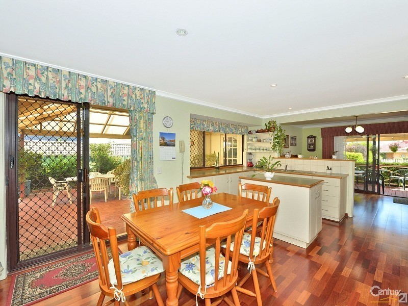 1 Albatross Close, Halls Head WA 6210
