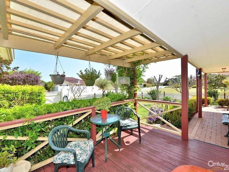 1 Albatross Close, Halls Head WA 6210