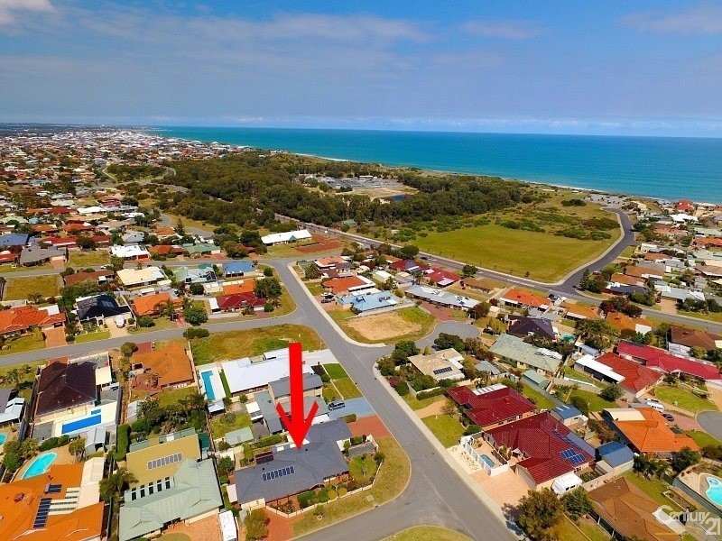 1 Albatross Close, Halls Head WA 6210