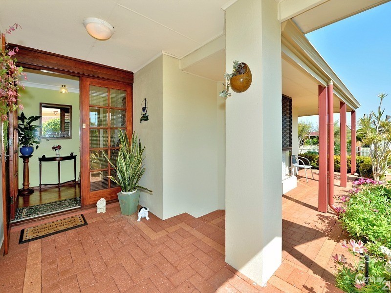 1 Albatross Close, Halls Head WA 6210