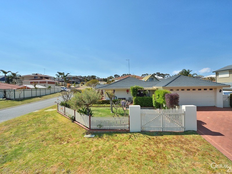 1 Albatross Close, Halls Head WA 6210