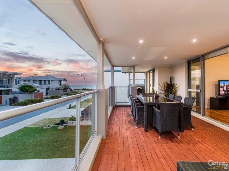 22 Sugarwood Terrace, Halls Head WA 6210