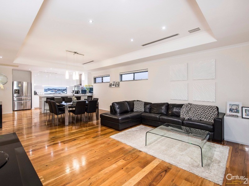 22 Sugarwood Terrace, Halls Head WA 6210