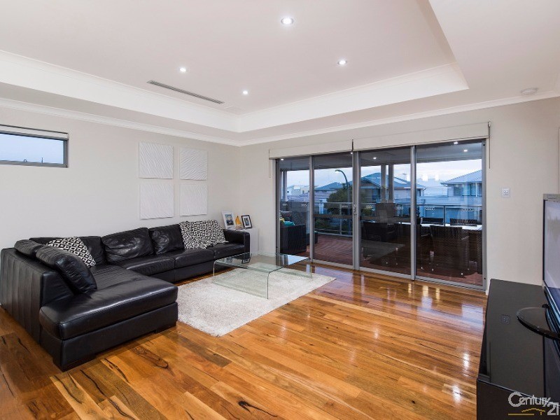 22 Sugarwood Terrace, Halls Head WA 6210