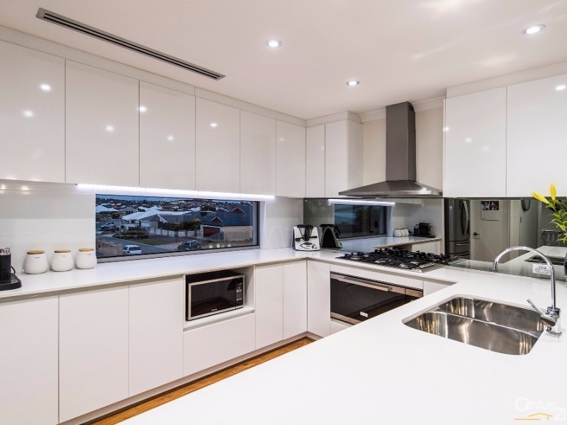 22 Sugarwood Terrace, Halls Head WA 6210