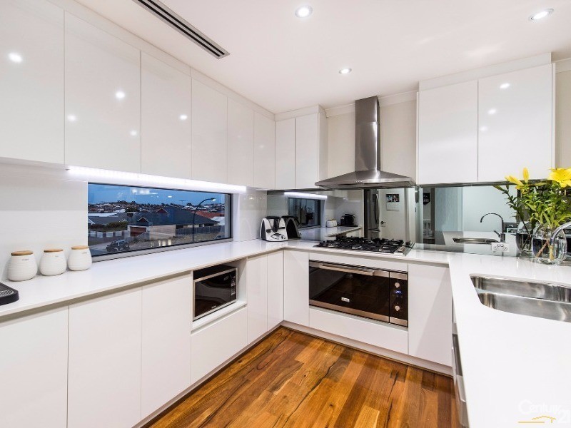 22 Sugarwood Terrace, Halls Head WA 6210