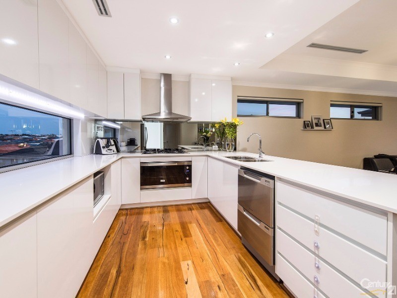 22 Sugarwood Terrace, Halls Head WA 6210