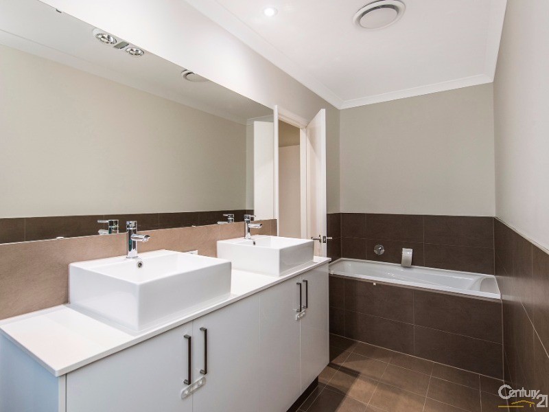 22 Sugarwood Terrace, Halls Head WA 6210