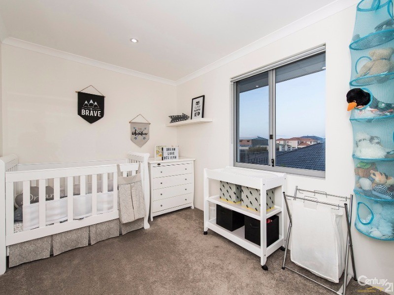 22 Sugarwood Terrace, Halls Head WA 6210