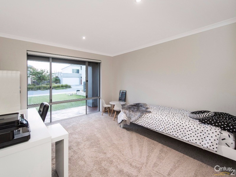 22 Sugarwood Terrace, Halls Head WA 6210