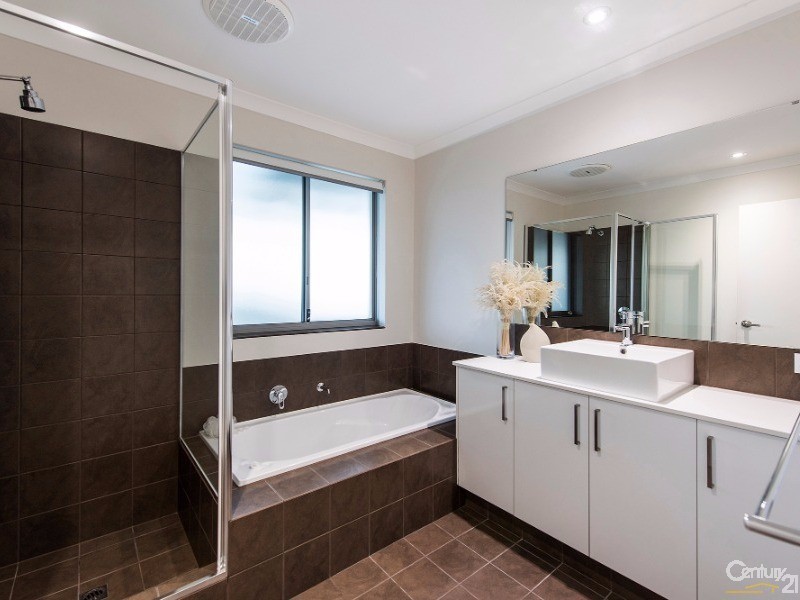 22 Sugarwood Terrace, Halls Head WA 6210