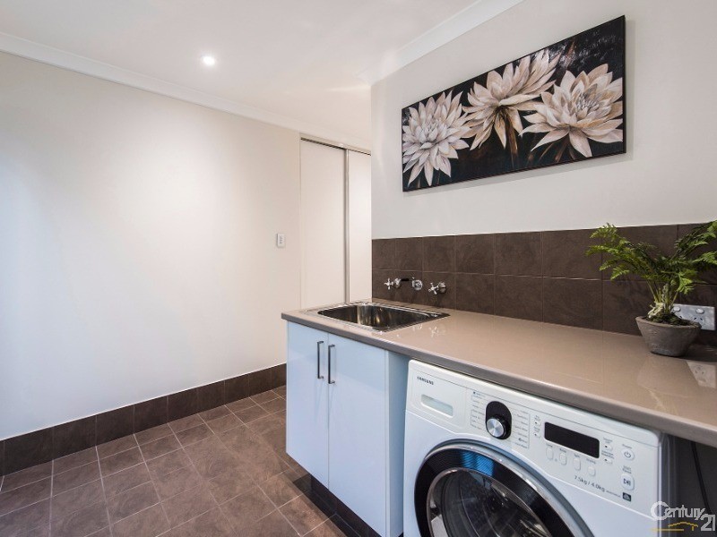 22 Sugarwood Terrace, Halls Head WA 6210