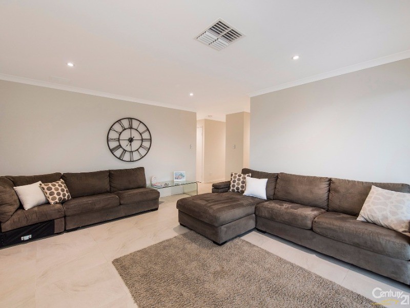 22 Sugarwood Terrace, Halls Head WA 6210