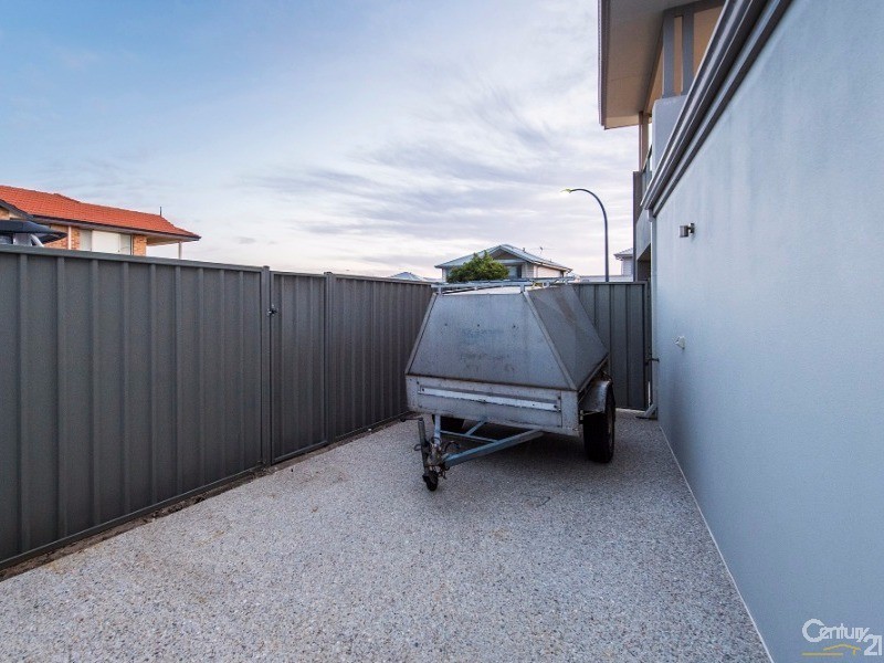 22 Sugarwood Terrace, Halls Head WA 6210