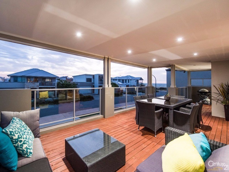 22 Sugarwood Terrace, Halls Head WA 6210