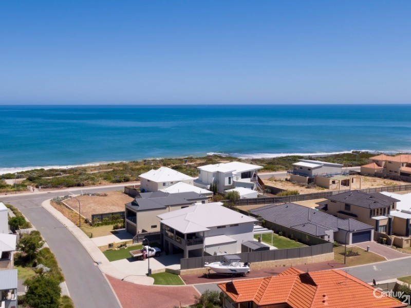 22 Sugarwood Terrace, Halls Head WA 6210