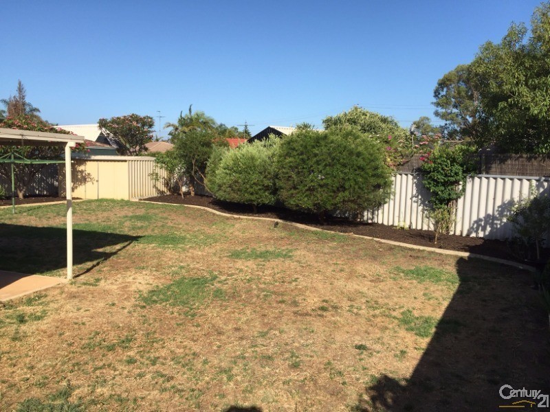 4 Torrens Place, Greenfields WA 6210