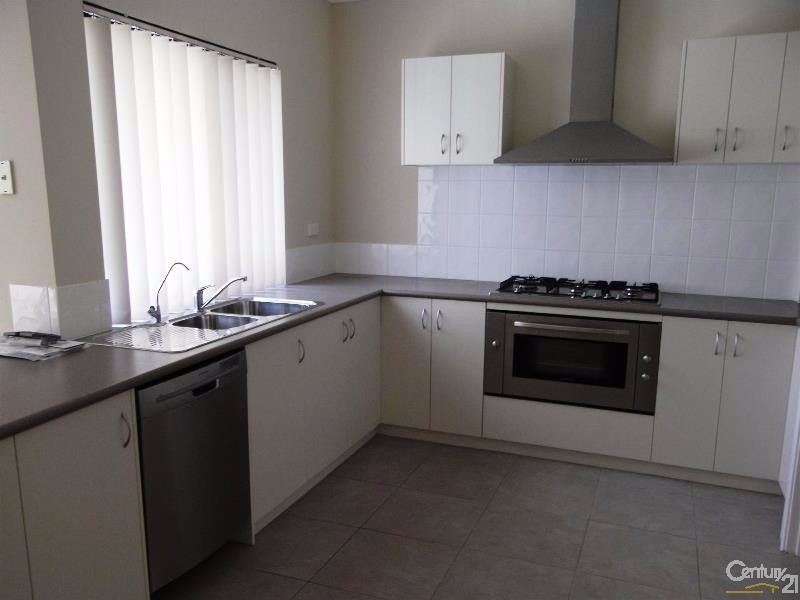 8 Len Howard Drive, Erskine WA 6210