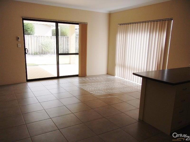 8 Len Howard Drive, Erskine WA 6210