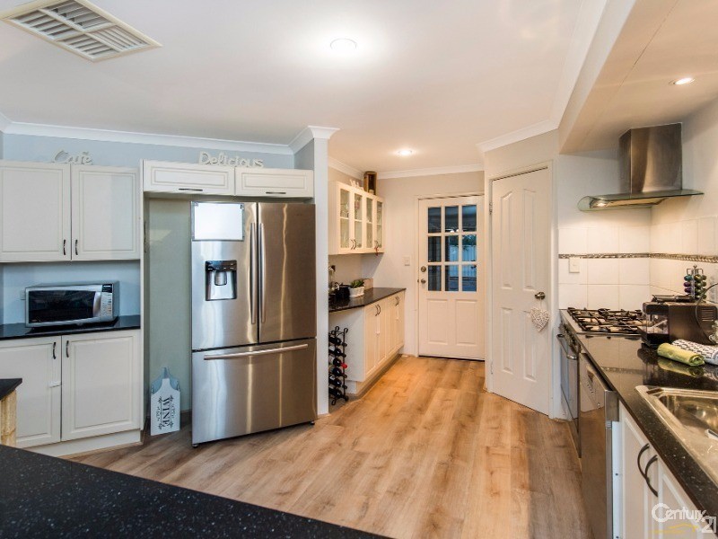 5 Borden Court, Dudley Park WA 6210