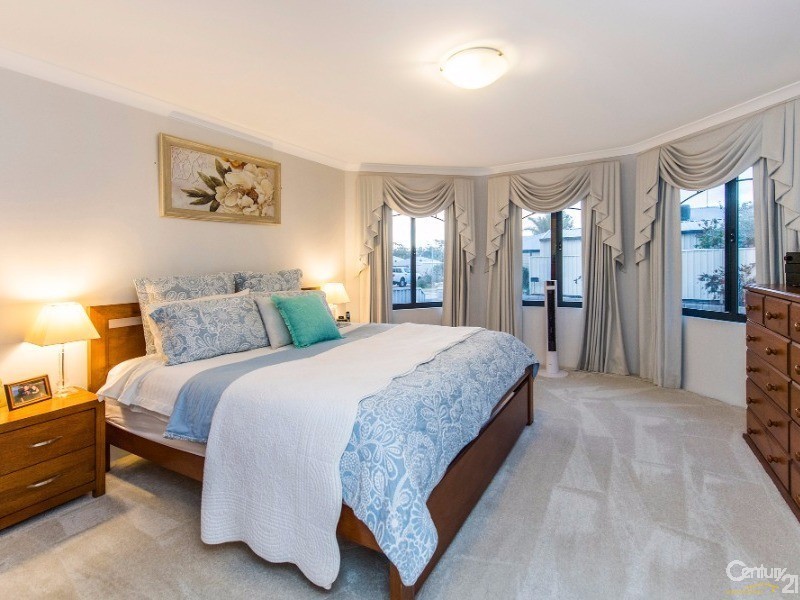 5 Borden Court, Dudley Park WA 6210