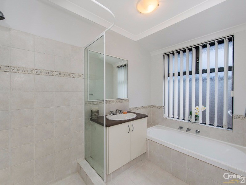 5 Borden Court, Dudley Park WA 6210