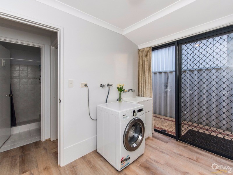 5 Borden Court, Dudley Park WA 6210