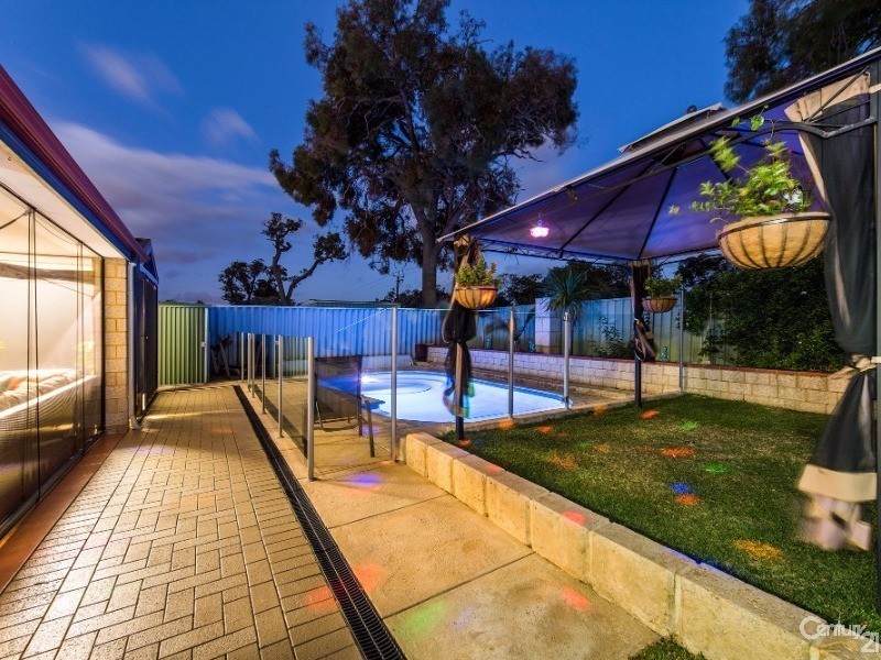 5 Borden Court, Dudley Park WA 6210