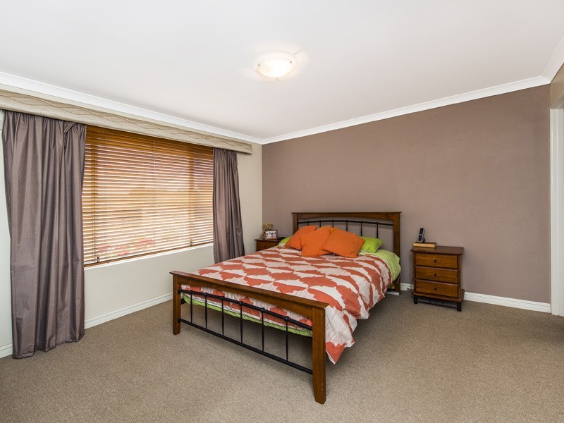 201 Oakmont Avenue, Meadow Springs WA 6210