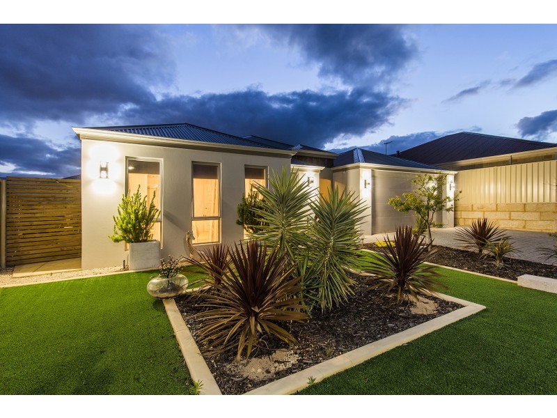 7 Barringarra Concourse, Madora Bay WA 6210