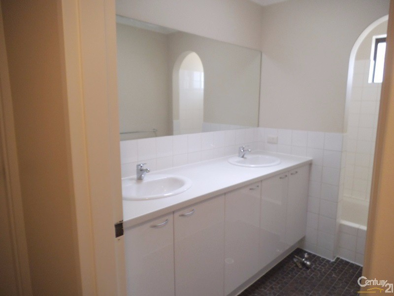 122 Mclarty Road, Halls Head WA 6210