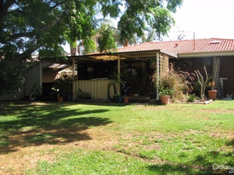 122 Mclarty Road, Halls Head WA 6210