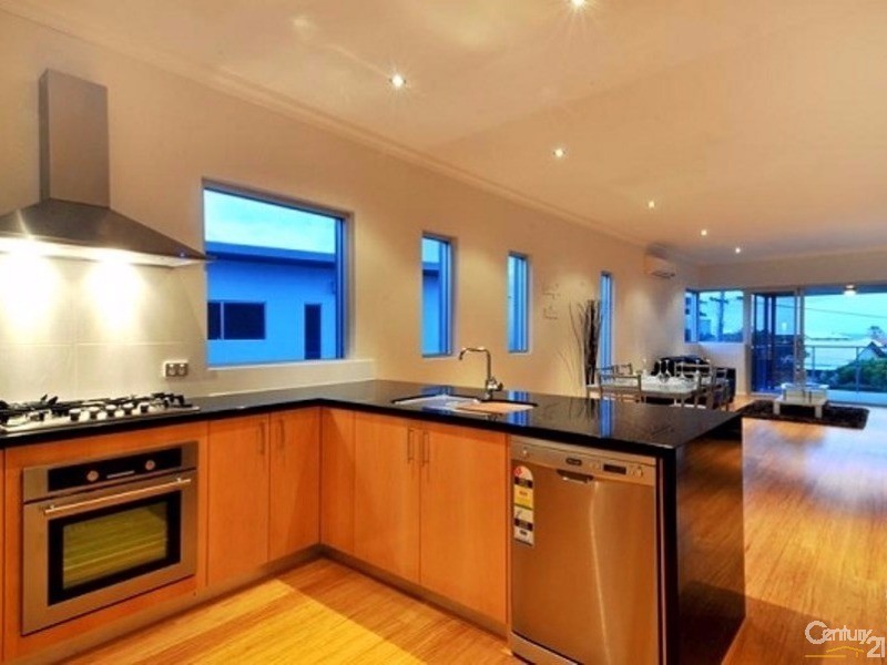 21A Oversby Street, Halls Head WA 6210