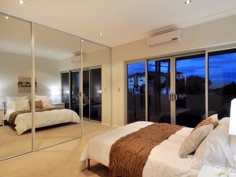 21A Oversby Street, Halls Head WA 6210
