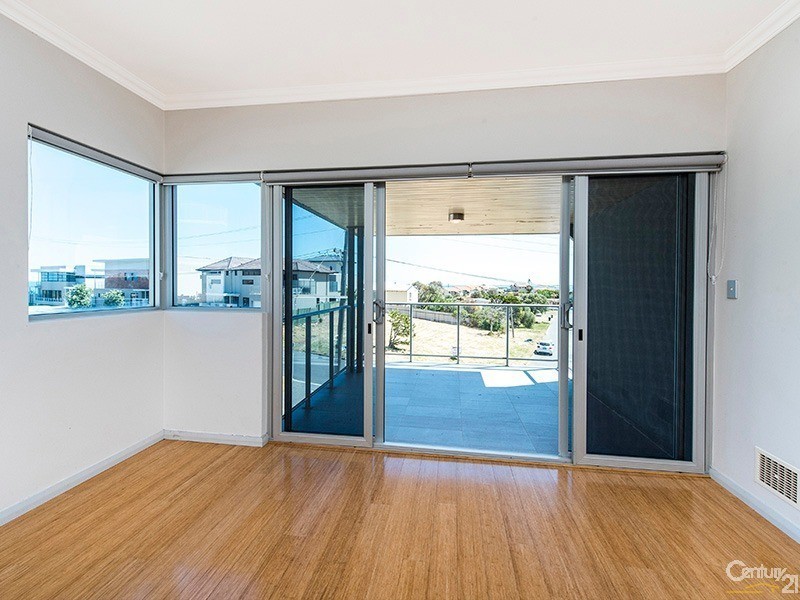 21A Oversby Street, Halls Head WA 6210