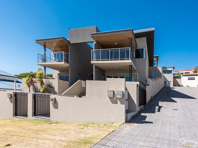 21A Oversby Street, Halls Head WA 6210