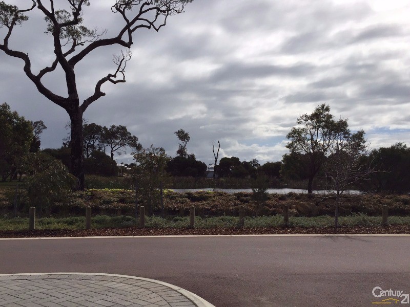 74 Bridgewater Boulevard, Erskine WA 6210