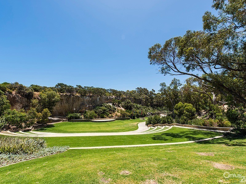 6 Crail Lane, Meadow Springs WA 6210