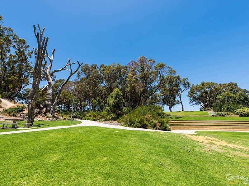 6 Crail Lane, Meadow Springs WA 6210