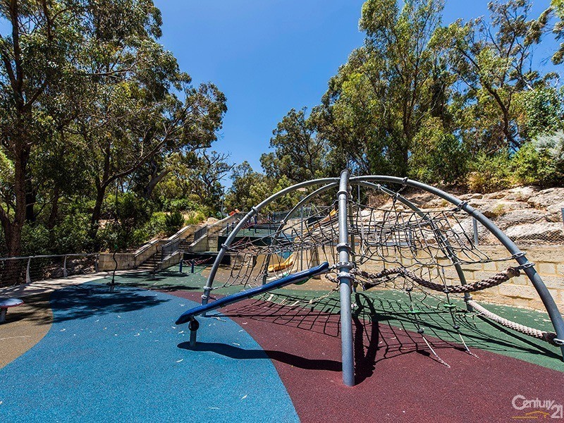 6 Crail Lane, Meadow Springs WA 6210