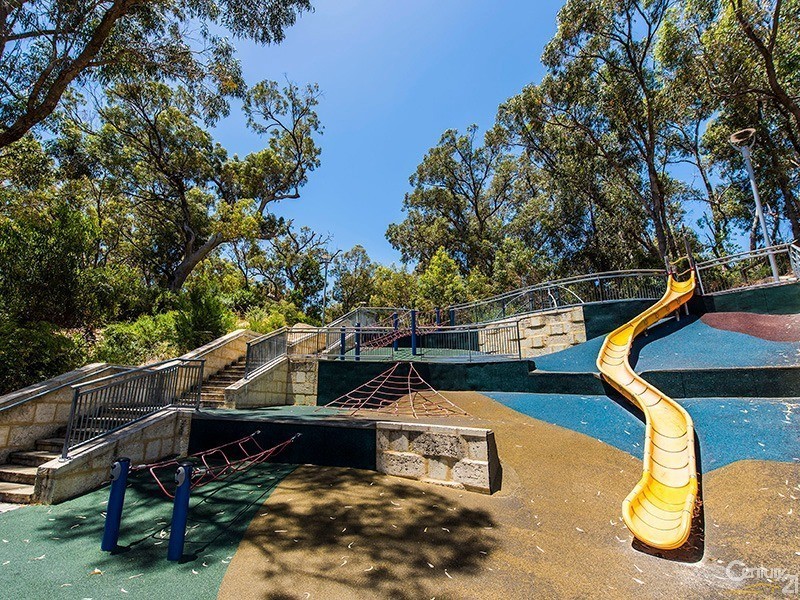 6 Crail Lane, Meadow Springs WA 6210