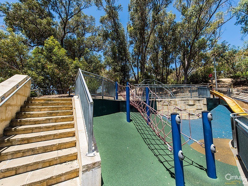 6 Crail Lane, Meadow Springs WA 6210